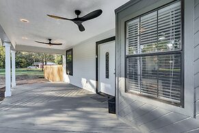 Updated Home 2 Mi to Downtown Texarkana!