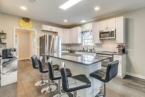 Updated Home 2 Mi to Downtown Texarkana!