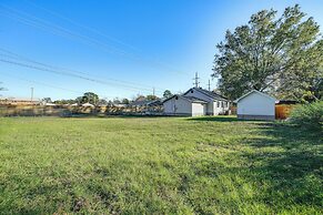 Updated Home 2 Mi to Downtown Texarkana!