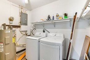 9 Mi to Colonial Beach: Charming Cottage w/ Yard!