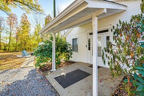 9 Mi to Colonial Beach: Charming Cottage w/ Yard!
