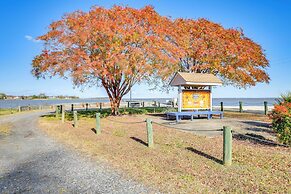 9 Mi to Colonial Beach: Charming Cottage w/ Yard!