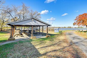9 Mi to Colonial Beach: Charming Cottage w/ Yard!