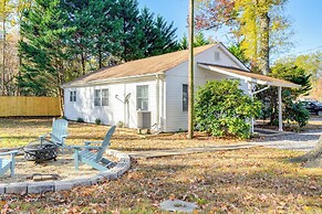 9 Mi to Colonial Beach: Charming Cottage w/ Yard!