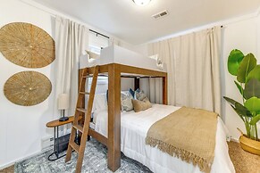 9 Mi to Colonial Beach: Charming Cottage w/ Yard!