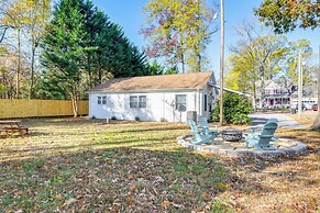 9 Mi to Colonial Beach: Charming Cottage w/ Yard!