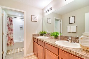 7 Mi to Beach: Spacious Ruskin Home w/ Patio