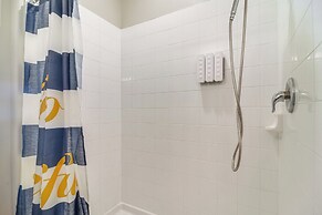 7 Mi to Beach: Spacious Ruskin Home w/ Patio