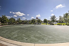 7 Mi to Beach: Spacious Ruskin Home w/ Patio