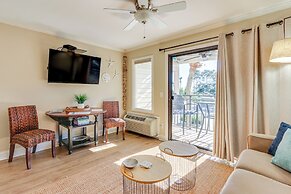 Walk to Coligny Beach Park: Condo w/ Pool Access!