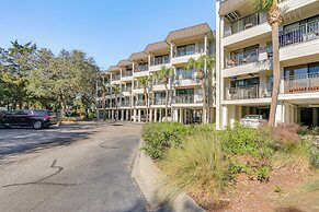 Walk to Coligny Beach Park: Condo w/ Pool Access!