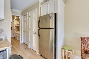 Walk to Coligny Beach Park: Condo w/ Pool Access!