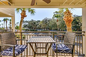 Walk to Coligny Beach Park: Condo w/ Pool Access!