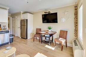 Walk to Coligny Beach Park: Condo w/ Pool Access!