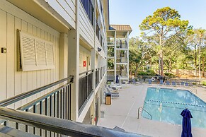 Walk to Coligny Beach Park: Condo w/ Pool Access!