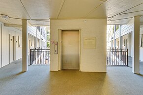 Walk to Coligny Beach Park: Condo w/ Pool Access!