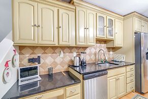 1 Mi to Dtwn: Townhome w/ Patio in Baltimore!