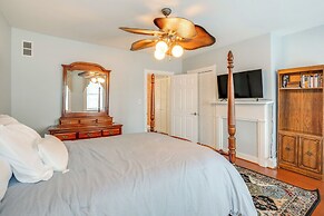 1 Mi to Dtwn: Townhome w/ Patio in Baltimore!