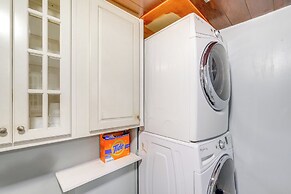 1 Mi to Dtwn: Townhome w/ Patio in Baltimore!