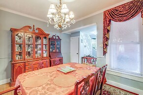 1 Mi to Dtwn: Townhome w/ Patio in Baltimore!