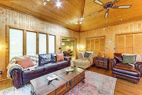 Lake Palestine Cabin Getaway on 1 Acre!
