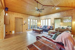 Lake Palestine Cabin Getaway on 1 Acre!