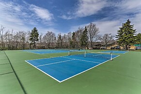 Ski, Hike, Swim & More: Pocono Farms Family Home