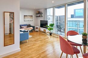 Host Stay - Canal View Apartment