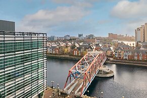 Host Stay - Canal View Apartment