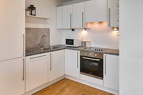 Host Stay - Canal View Apartment