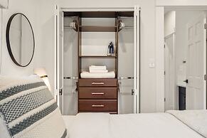 Chic Luxury Retreat in Old Town Walk Everywhere!