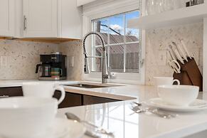 Chic Luxury Retreat in Old Town Walk Everywhere!