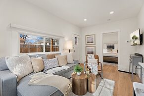 Chic Luxury Retreat in Old Town Walk Everywhere!