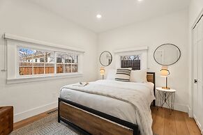 Chic Luxury Retreat in Old Town Walk Everywhere!