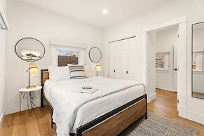 Chic Luxury Retreat in Old Town Walk Everywhere!