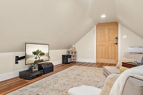 Chic Luxury Retreat in Old Town Walk Everywhere!