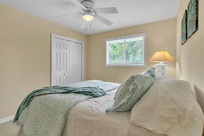 Tropical Oasis With Private Screened Hot Tub 2 Bedroom Home