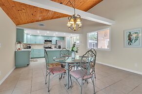 Tropical Oasis With Private Screened Hot Tub 2 Bedroom Home