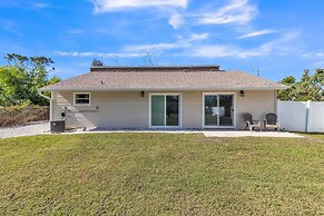 Tropical Oasis With Private Screened Hot Tub 2 Bedroom Home