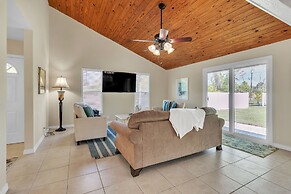 Tropical Oasis With Private Screened Hot Tub 2 Bedroom Home