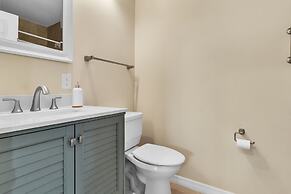 Tropical Oasis With Private Screened Hot Tub 2 Bedroom Home