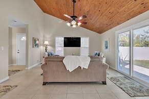 Tropical Oasis With Private Screened Hot Tub 2 Bedroom Home