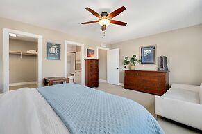 Old Town Escape w/ King Bed, Dog-friendly