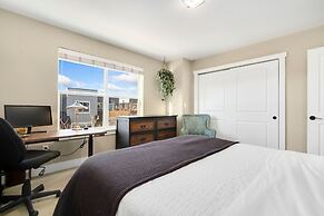 Old Town Escape w/ King Bed, Dog-friendly