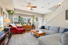 Old Town Escape w/ King Bed, Dog-friendly