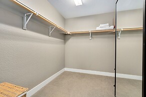 Old Town Escape w/ King Bed, Dog-friendly