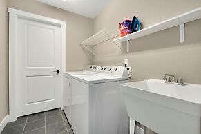 Old Town Escape w/ King Bed, Dog-friendly