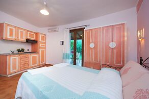 Residence with pool in Campulongu