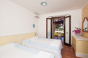 Residence with pool in Campulongu