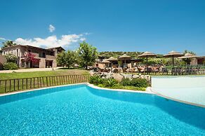 Residence with pool in Campulongu